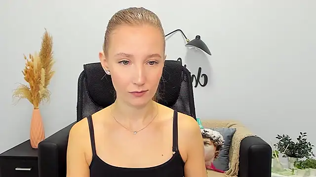 Snapshot of LolaWilsons chatting on January 21, 2025, 6:22 am LolaWilsons online show from January 21, 2025, 6:22 am