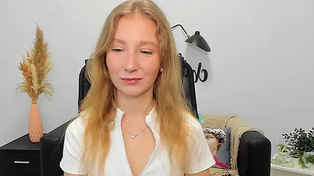 Snapshot of LolaWilsons chatting on January 28, 2025, 6:16 am LolaWilsons online show from January 28, 2025, 6:16 am