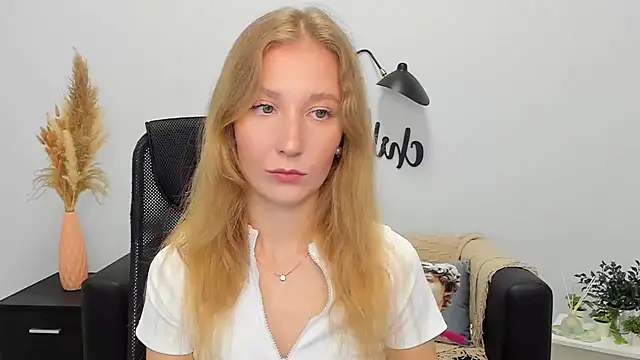 Snapshot of LolaWilsons chatting on January 28, 2025, 9:19 am LolaWilsons online show from January 28, 2025, 9:19 am