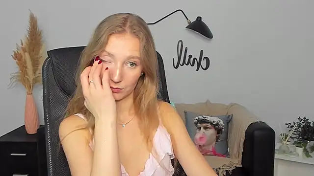 Snapshot of LolaWilsons chatting on February 4, 2025, 12:33 pm LolaWilsons online show from February 4, 2025, 12:33 pm