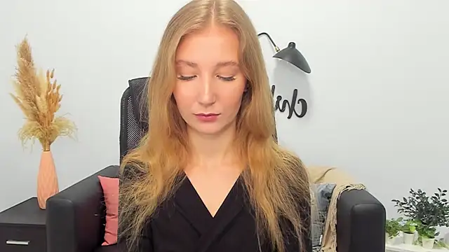 Snapshot of LolaWilsons chatting on February 27, 2025, 6:18 am LolaWilsons online show from February 27, 2025, 6:18 am