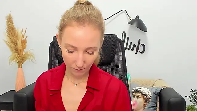 Snapshot of LolaWilsons chatting on March 20, 2025, 12:22 pm LolaWilsons online show from March 20, 2025, 12:22 pm