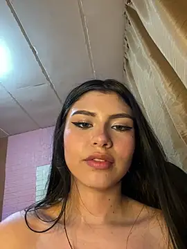 Snapshot of hurrem_18 chatting on February 10, 2025, 2:19 am hurrem 18 online show from February 10, 2025, 2:19 am