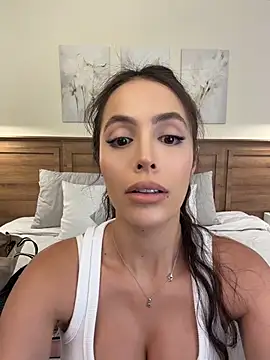 Snapshot of Amber_Rush_ chatting on May 19, 2026, 10:49 pm Amber Rush online show from May 19, 2026, 10:49 pm