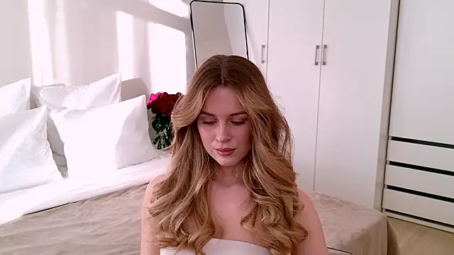 RozzitaBedberry online show from February 3, 2026, 11:59 am