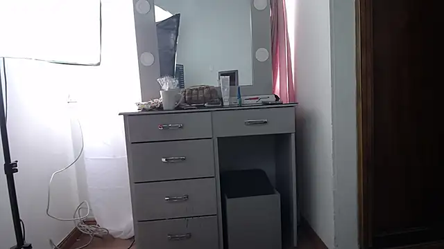 Snapshot of LiaTaylorr chatting on September 18, 2025, 12:18 pm LiaTaylorr online show from September 18, 2025, 12:18 pm