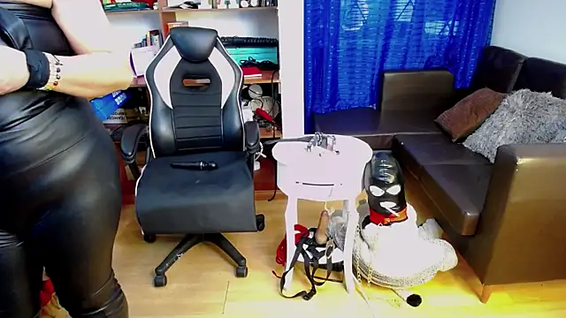 Snapshot of LiaTaylorr chatting on September 23, 2025, 12:41 pm LiaTaylorr online show from September 23, 2025, 12:41 pm