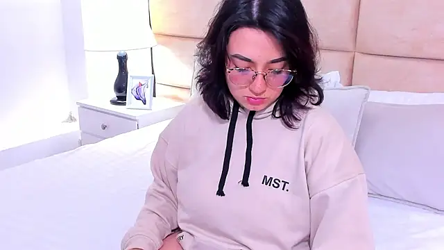 SamantaG online show from December 15, 2025, 1:26 pm