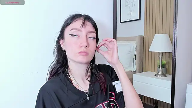 lizzy davis 1 online show from November 23, 2025, 7:46 pm