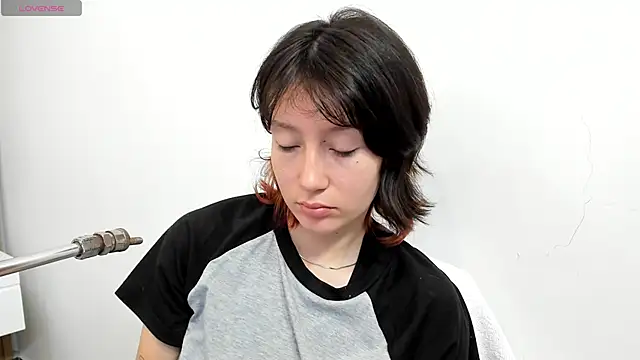 lizzy davis 1 online show from February 1, 2026, 12:15 pm