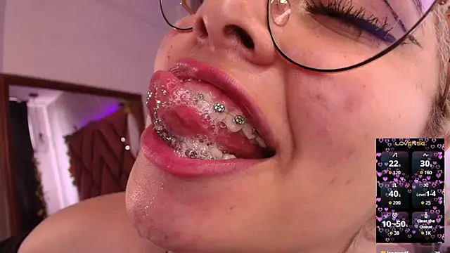 Snapshot of Haelycute chatting on October 8, 2025, 2:58 pm Haelycute online show from October 8, 2025, 2:58 pm