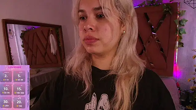 Snapshot of Haelycute chatting on October 25, 2025, 12:02 pm Haelycute online show from October 25, 2025, 12:02 pm