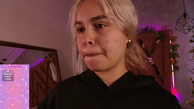 Snapshot of Haelycute chatting on October 29, 2025, 11:34 am Haelycute online show from October 29, 2025, 11:34 am