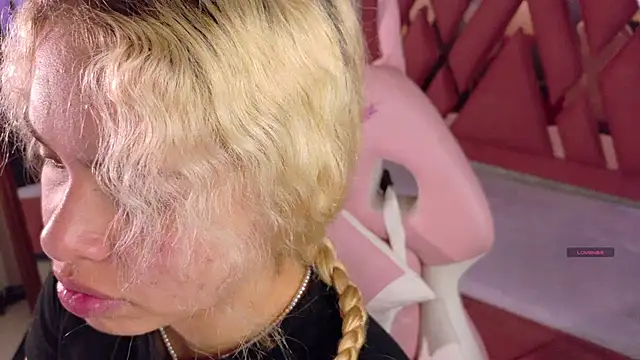 Snapshot of Haelycute chatting on December 3, 2025, 11:19 am Haelycute online show from December 3, 2025, 11:19 am