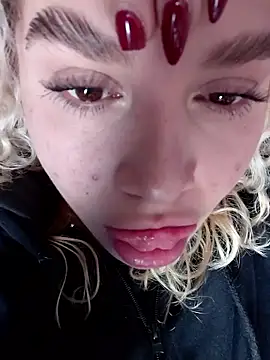 Haelycute online show from April 16, 2026, 6:52 pm