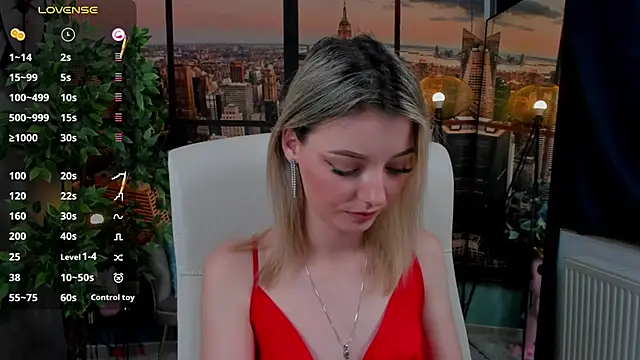 Snapshot of pretty_little_thing chatting on December 6, 2024, 2:24 am pretty little thing online show from December 6, 2024, 2:24 am
