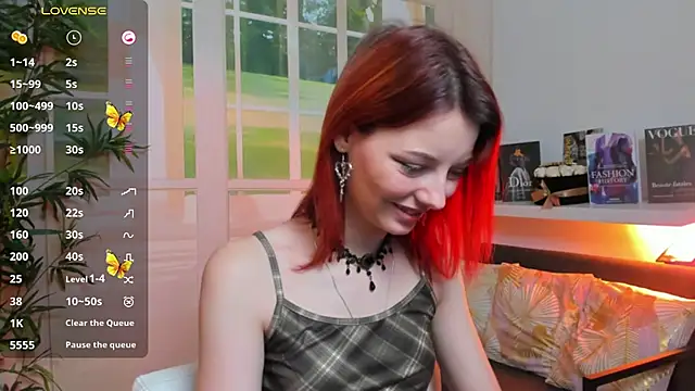 Snapshot of pretty_little_thing chatting on February 15, 2025, 1:53 am pretty little thing online show from February 15, 2025, 1:53 am