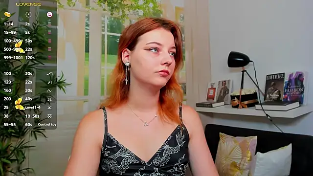 Snapshot of pretty_little_thing chatting on September 10, 2025, 12:05 pm pretty little thing online show from September 10, 2025, 12:05 pm