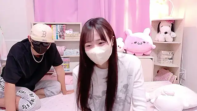 Mia--meow online show from October 6, 2025, 1:19 pm