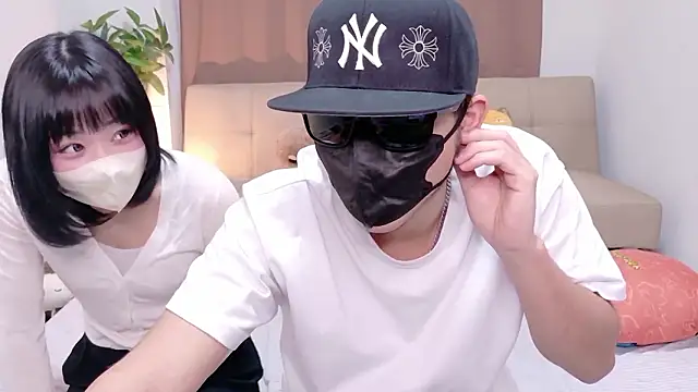 Mia--meow online show from November 8, 2025, 4:12 am