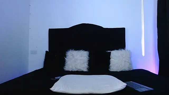 Snapshot of Jennifer_Louisee chatting on December 19, 2024, 6:23 am Jennifer Louisee online show from December 19, 2024, 6:23 am