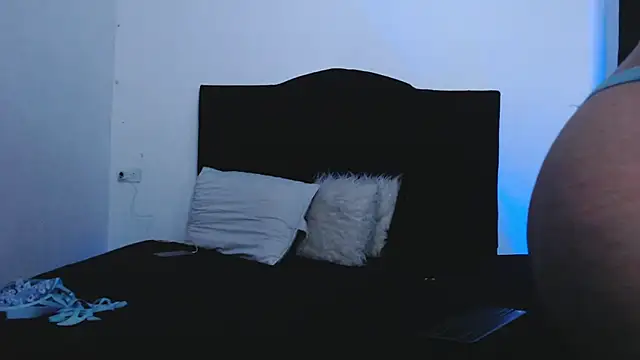 Snapshot of Jennifer_Louisee chatting on February 13, 2025, 7:13 am Jennifer Louisee online show from February 13, 2025, 7:13 am