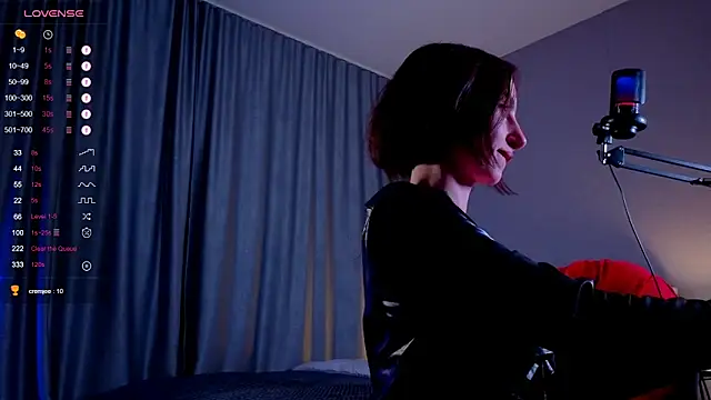 Snapshot of GeraTender1 chatting on October 17, 2025, 7:49 pm GeraTender1 online show from October 17, 2025, 7:49 pm