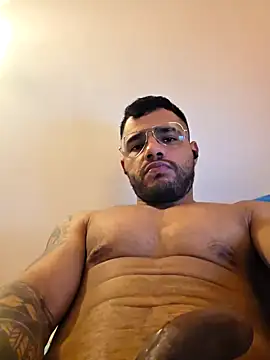 Macholatino8611 online show from October 14, 2025, 4:52 pm