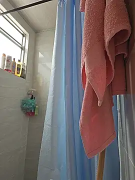 valery mora online show from October 10, 2025, 3:44 pm