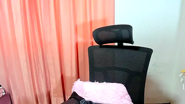 Snapshot of FalakRese chatting on October 14, 2025, 5:58 pm FalakRese online show from October 14, 2025, 5:58 pm