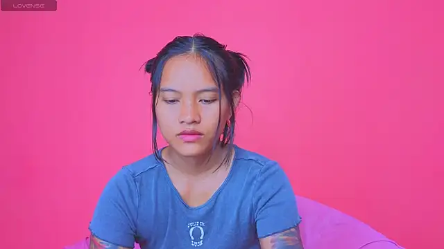 Natsu   online show from December 14, 2024, 1:28 am