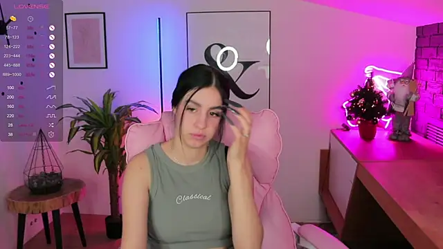 Snapshot of Dina_Foxxx chatting on December 7, 2024, 7:05 am Dina Foxxx online show from December 7, 2024, 7:05 am