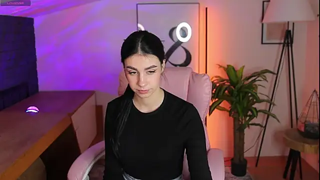 Snapshot of Dina_Foxxx chatting on October 13, 2025, 7:36 pm Dina Foxxx online show from October 13, 2025, 7:36 pm