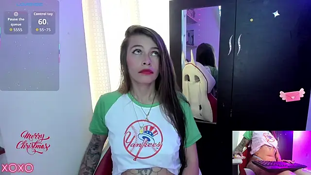 sweetlittlelisa online show from December 17, 2025, 8:04 pm