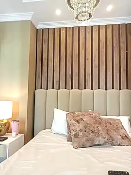 Snapshot of MonicaMoret chatting on February 8, 2025, 12:06 pm MonicaMoret online show from February 8, 2025, 12:06 pm