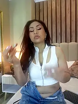 Snapshot of MonicaMoret chatting on February 28, 2025, 12:09 pm MonicaMoret online show from February 28, 2025, 12:09 pm