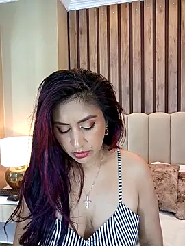 Snapshot of MonicaMoret chatting on March 17, 2025, 12:57 pm MonicaMoret online show from March 17, 2025, 12:57 pm