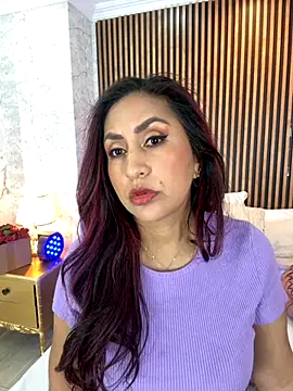 Snapshot of MonicaMoret chatting on October 1, 2025, 12:11 pm MonicaMoret online show from October 1, 2025, 12:11 pm