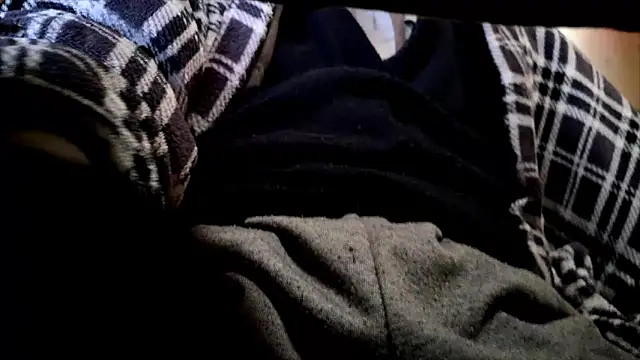 Snapshot of hidenyan02 chatting on December 6, 2024, 5:20 am hidenyan02 online show from December 6, 2024, 5:20 am