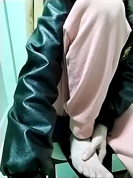 Luxcute286 online show from February 17, 2025, 8:30 am