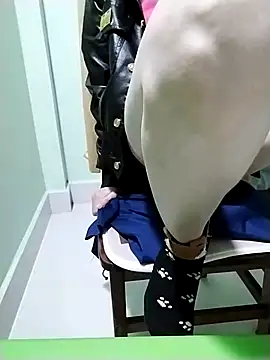 Luxcute286 online show from February 17, 2025, 1:10 pm