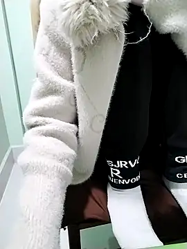 Luxcute286 online show from February 25, 2025, 9:20 am