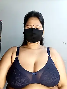 Snapshot of Tishani chatting on January 22, 2025, 10:59 pm Tishani online show from January 22, 2025, 10:59 pm