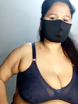 Snapshot of Tishani chatting on February 18, 2025, 1:32 am Tishani online show from February 18, 2025, 1:32 am