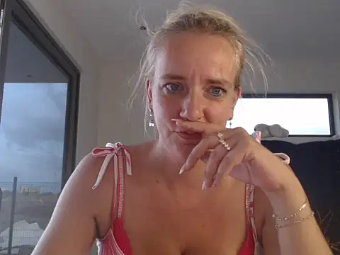 Snapshot of Wendysexyx chatting on October 18, 2025, 10:10 pm Wendysexyx online show from October 18, 2025, 10:10 pm