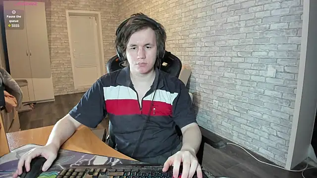 iliaskrislove online show from March 19, 2025, 5:06 pm