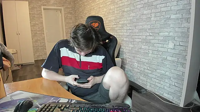 iliaskrislove online show from March 19, 2025, 11:14 pm