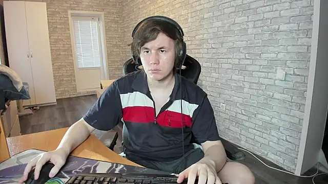 iliaskrislove online show from March 20, 2025, 2:21 pm