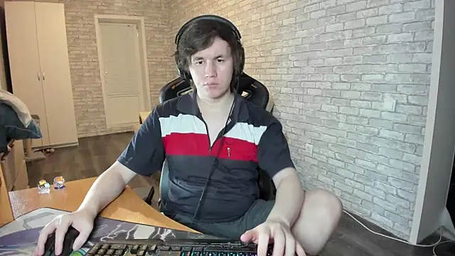 iliaskrislove online show from March 20, 2025, 5:25 pm