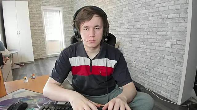 iliaskrislove online show from March 21, 2025, 12:28 pm